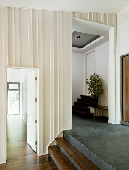 Dossier de presse | 1678-01 - Communiqué de presse | Résidence CEDRUS - BOOM TOWN - Architecture résidentielle - Vestibule d'entrée - Crédit photo : Angus McRitchie