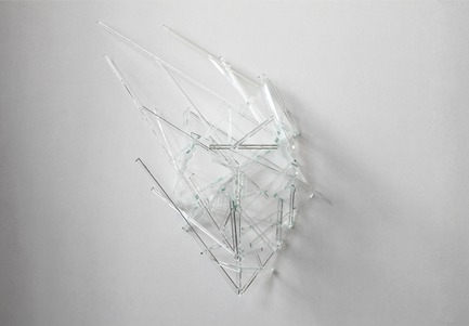 Press kit | 985-05 - Press release | Dark matter - Baptiste Debombourg - Event + Exhibition - Sculpture in glass float, UV glue,&nbsp; 35x18x35cm  - Photo credit: Courtesy Galerie Patricia Dorfmann - Paris (FR) / Krupic Kersting - KUK - Cologne (DE) 2015<br>