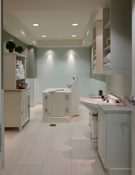 Dossier de presse | 1855-01 - Communiqué de presse | Newcombe Design Group’s approach to retirement living honoured with ARIDO Award - Newcombe Design Associates - Design d’intérieur commercial - The assisted living common bathing room provides a <br> spa-like setting for this basic personal care.&nbsp; - Crédit photo : David Whittaker