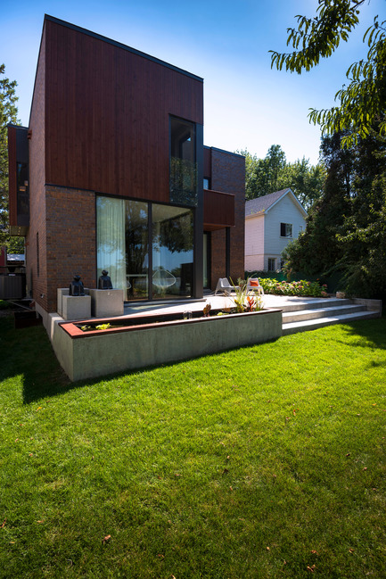 Press kit | 1105-04 - Press release | A house, a river or, building small - Anik Péloquin architecte - Residential Architecture - Photo credit: Alberto Biscaro