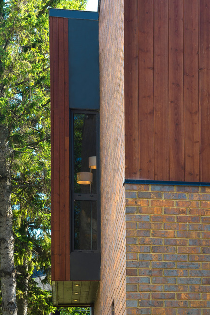 Press kit | 1105-04 - Press release | A house, a river or, building small - Anik Péloquin architecte - Residential Architecture - Photo credit: Alberto Biscaro