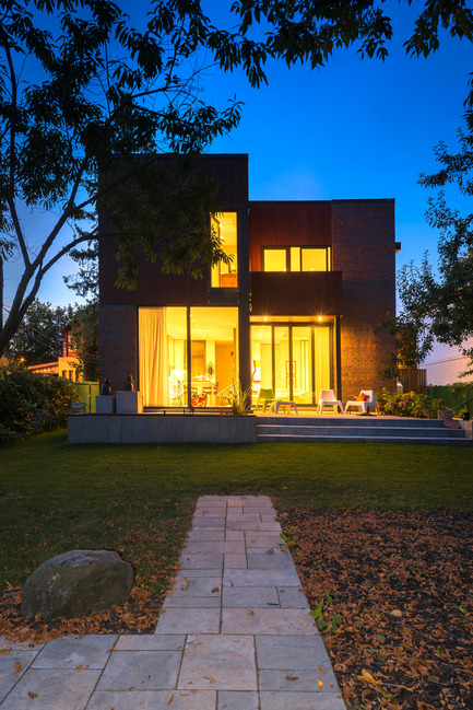 Press kit | 1105-04 - Press release | A house, a river or, building small - Anik Péloquin architecte - Residential Architecture - Photo credit: Alberto Biscaro