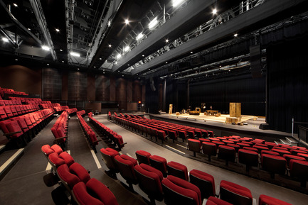 Dossier de presse | 567-08 - Communiqué de presse | Salle de spectacles multifonctionnelle de Mont-Laurier - Les architectes FABG - Architecture institutionnelle - Crédit photo : Steve Montpetit