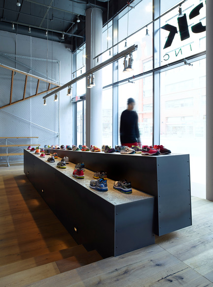 Press kit | 1048-07 - Press release | +tongtong designs a high-end running store in downtown Toronto inspired by its urban context - +tongtong - Commercial Interior Design - Photo credit: Colin Faulkner Photography
