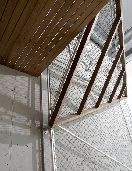 Press kit | 1048-07 - Press release | +tongtong designs a high-end running store in downtown Toronto inspired by its urban context - +tongtong - Commercial Interior Design - Photo credit: Colin Faulkner Photography