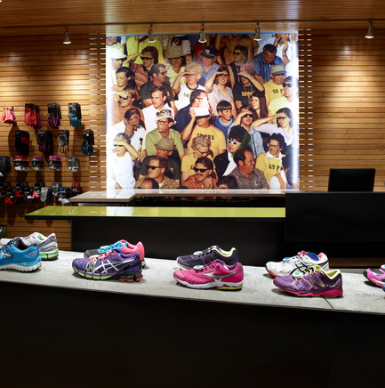 Press kit | 1048-07 - Press release | +tongtong designs a high-end running store in downtown Toronto inspired by its urban context - +tongtong - Commercial Interior Design - Photo credit: Colin Faulkner Photography