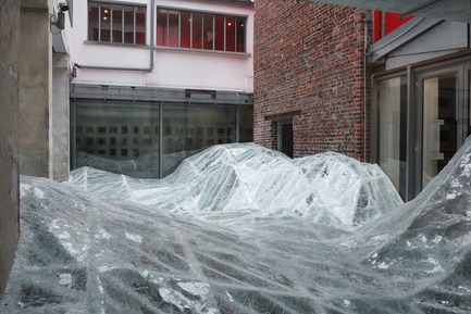 Press kit | 985-06 - Press release | Acceleration Field - Baptiste Debombourg - Event + Exhibition -  Contextual installation in laminated glass ( 4 tons), 11x7x1,8m / Krupic Kersting - KUK - Cologne (DE) 2015<br>A proposal of the "Amis de la maison rouge", Le Patio, Fondation Antoine de Galbert, Maison Rouge, Paris  - Photo credit: Courtesy Galerie Patricia Dorfmann - Paris (FR)