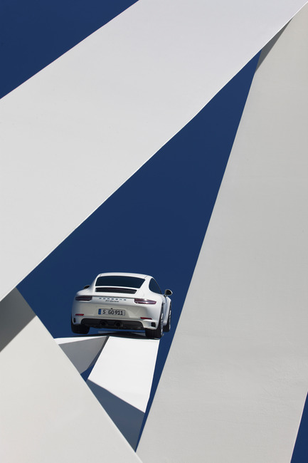 Press kit | 1022-03 - Press release | Porscheplatz Sculpture - Gerry Judah - Art - Photo credit: David Barbour