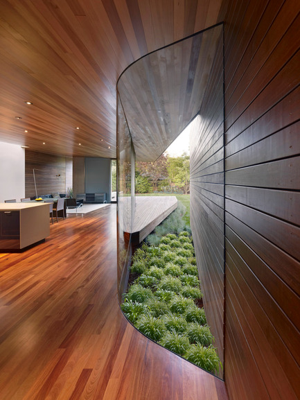 Dossier de presse | 1891-01 - Communiqué de presse | Bal House - Terry & Terry Architecture - Architecture résidentielle - Transparent Hallway - Crédit photo : Bruce Damonte