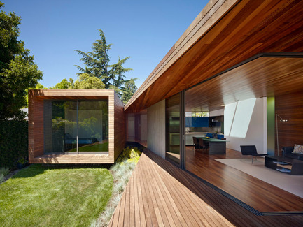Dossier de presse | 1891-01 - Communiqué de presse | Bal House - Terry & Terry Architecture - Architecture résidentielle - bedroom wing and central garden deck  - Crédit photo :  Bruce Damonte 