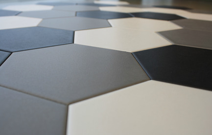 Press kit | 1606-02 - Press release | Twist! - Ceratec - Product - Twist by Ceratec - White, Grey &amp; Black - 5-1/2" - Close Up - Photo credit: Ceratec Inc.