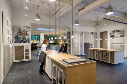 Dossier de presse | 846-17 - Communiqué de presse | Céragrès célèbre ses 25 ans, le regard tourné vers l’avenir - Céragrès - Produit -           Atelier-boutique de Montréal - Crédit photo : Loïc Romer