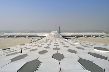 Dossier de presse | 1109-01 - Communiqué de presse | Shenzhen Bao’an International Airport - Terminal 3 opens 28 November, 2013 - Massimiliano and Doriana Fuksas - Architecture institutionnelle - Crédit photo : Studio Fuksas