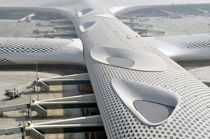 Dossier de presse | 1109-01 - Communiqué de presse | Shenzhen Bao’an International Airport - Terminal 3 opens 28 November, 2013 - Massimiliano and Doriana Fuksas - Architecture institutionnelle - Crédit photo : Studio Fuksas