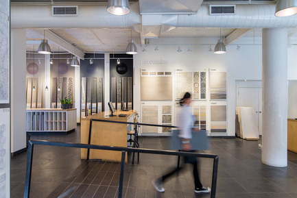 Dossier de presse | 846-17 - Communiqué de presse | Céragrès célèbre ses 25 ans, le regard tourné vers l’avenir - Céragrès - Produit -           Atelier-boutique de Montréal - Crédit photo : Loïc Romer