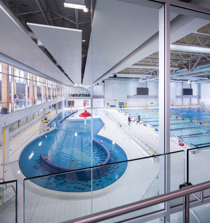 Dossier de presse | 846-17 - Communiqué de presse | Céragrès célèbre ses 25 ans, le regard tourné vers l’avenir - Céragrès - Produit - Piscine du Pavillon de l'Éducation Physique et des Sports - PEPS, Quebec  - Crédit photo : Stéphane Groleau