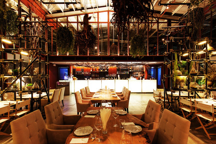 Dossier de presse | 1080-16 - Communiqué de presse | INSIDE - World Festival of Interiors announce category winners Day One - INSIDE: World Festival of Interiors - Évènement + Exposition - Vivarium by Hypothesis, Thailand, winner of the Bars &amp; Restaurants category - Crédit photo : Hypothesis
