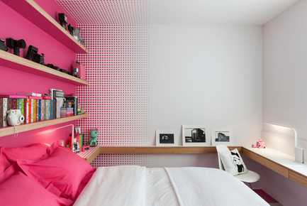Press kit | 1900-01 - Press release | Bucktown Residence - Min|Day - Residential Architecture - Pink bedroom - Photo credit: Paul Crosby
