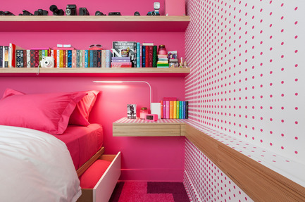 Press kit | 1900-01 - Press release | Bucktown Residence - Min|Day - Residential Architecture - Pink bedroom - Photo credit: Paul Crosby