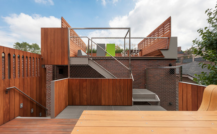 Press kit | 1900-01 - Press release | Bucktown Residence - Min|Day - Residential Architecture - Kitchen and living room roofdeck - Photo credit: Paul Crosby