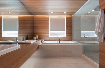 Press kit | 1900-01 - Press release | Bucktown Residence - Min|Day - Residential Architecture - Master bathroom - Photo credit: Paul Crosby