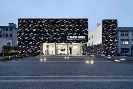 Dossier de presse | 1028-06 - Communiqué de presse | LEAF Awards 2015: winners announced - LEAF International - Concours -  Best Façade Design and Engineering of the Year&nbsp;<br>Logon Architecture<br>Project: Shanghai Museum of Glass<br>  - Crédit photo :   Arena International  