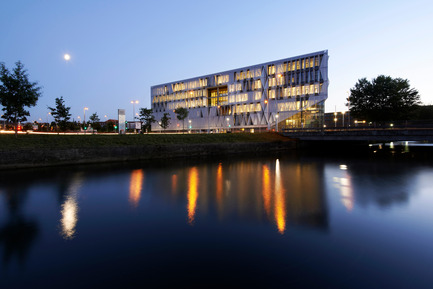 Dossier de presse | 1028-06 - Communiqué de presse | LEAF Awards 2015: winners announced - LEAF International - Concours -  Public Building of the Year<br>Steven Holl Architects with JM Architects<br>Project: Seona Reid Building – Glasgow School of Art<br><br>  - Crédit photo :   Arena International  