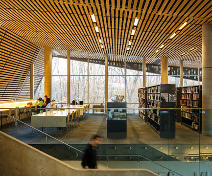 Dossier de presse | 865-10 - Communiqué de presse | La Bibliothèque du Boisé : Grand Prix d'excellence de l'OAQ 2015 - Cardinal Hardy* / Labonté Marcil / Éric Pelletier* architectes en consortium (*Lemay) - Architecture institutionnelle - Crédit photo : Doublespace photography