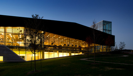 Dossier de presse | 865-10 - Communiqué de presse | La Bibliothèque du Boisé : Grand Prix d'excellence de l'OAQ 2015 - Cardinal Hardy* / Labonté Marcil / Éric Pelletier* architectes en consortium (*Lemay) - Architecture institutionnelle - Crédit photo : Yien Chao