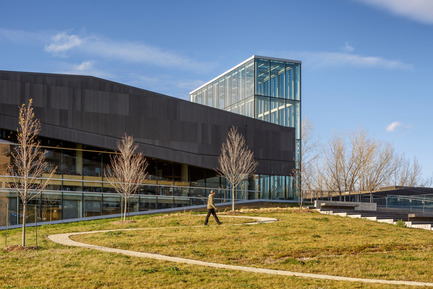 Dossier de presse | 865-10 - Communiqué de presse | La Bibliothèque du Boisé : Grand Prix d'excellence de l'OAQ 2015 - Cardinal Hardy* / Labonté Marcil / Éric Pelletier* architectes en consortium (*Lemay) - Architecture institutionnelle - Crédit photo : Doublespace photography