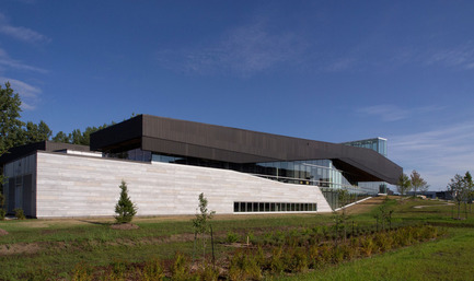Dossier de presse | 865-10 - Communiqué de presse | La Bibliothèque du Boisé : Grand Prix d'excellence de l'OAQ 2015 - Cardinal Hardy* / Labonté Marcil / Éric Pelletier* architectes en consortium (*Lemay) - Architecture institutionnelle - Crédit photo : Yien Chao