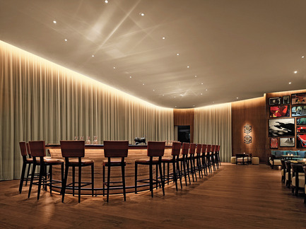 Dossier de presse | 1601-01 - Communiqué de presse | Annonce des gagnants des prix du design hôtelier Air Canada enRoute 2015 - Air Canada enRoute - Design d’intérieur commercial - Meilleur restaurant ou bar, 150&nbsp;chambres et plus<br> The Miami Beach EDITION<br> Glenn Pushelberg et George Yabu (Yabu Pushelberg) - Crédit photo : Handout