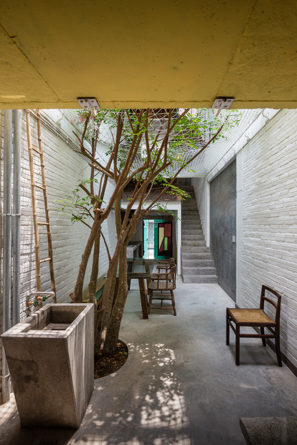 Press kit | 1256-01 - Press release | Saigon house - a21studĩo - Residential Architecture - Ground floor, view from back end.  - Photo credit: Quang Tran