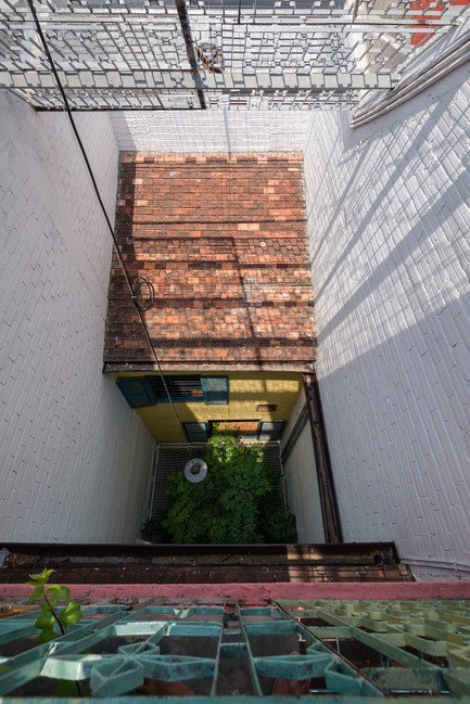 Press kit | 1256-01 - Press release | Saigon house - a21studĩo - Residential Architecture - The courtyard  - Photo credit: Quang Tran
