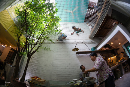 Press kit | 1256-01 - Press release | Saigon house - a21studĩo - Residential Architecture - Ground floor and its upper net  - Photo credit: Quang Tran