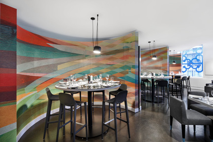 Press kit | 1969-01 - Press release | « ÊTRE AVEC TOI», the latest purely artistic Montreal restaurant - MASSIVart, SID LEE Architecture, Hotel W, BPC - Art - Booths by Jason Cantoro, tables were made by Jason Wasserman - Photo credit: Stéphane Brugger