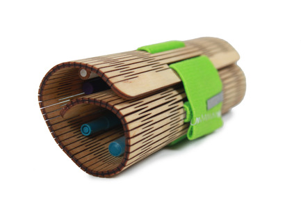 Press kit | 884-03 - Press release | Projet HEC édition 2013 - École de design industriel de l’Université de Montréal - Event + Exhibition - HOLZ – Un coffre à crayon en bois flexible, c’est le procédé Dukta ! / A flexible wooden pencil sleeve, using the Dukta process !Kambire, RaphaelJulienne, AldricNadeau Riekenbrauck, Sara - Photo credit: Francis Gauthier-Girard et Claude Soucy