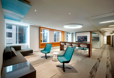 Press kit | 1152-05 - Press release | Vaporous atmosphere and dynamic punctuations for Microsoft - LumiGroup - Commercial Architecture -  Aurora trimless reflector from Dasal Lighting  - Photo credit: Lee Work Studio