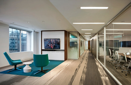 Press kit | 1152-05 - Press release | Vaporous atmosphere and dynamic punctuations for Microsoft - LumiGroup - Commercial Architecture -  &nbsp;Architectural lighting by LumiGroup  - Photo credit: Lee Work Studio