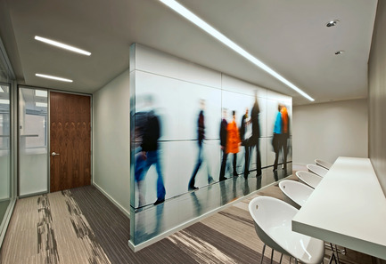 Press kit | 1152-05 - Press release | Vaporous atmosphere and dynamic punctuations for Microsoft - LumiGroup - Commercial Architecture -  &nbsp;Architectural lighting by LumiGroup  - Photo credit: Lee Work Studio