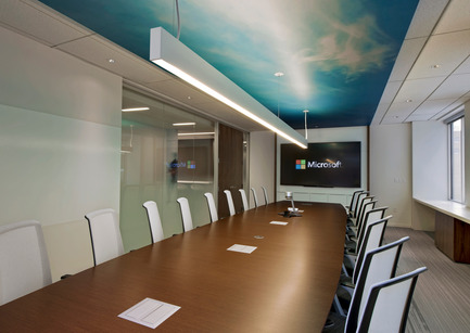 Press kit | 1152-05 - Press release | Vaporous atmosphere and dynamic punctuations for Microsoft - LumiGroup - Commercial Architecture -  &nbsp;Architectural lighting by LumiGroup - Photo credit: Lee Work Studio