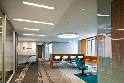 Press kit | 1152-05 - Press release | Vaporous atmosphere and dynamic punctuations for Microsoft - LumiGroup - Commercial Architecture -  &nbsp;Architectural lighting by LumiGroup  - Photo credit: Lee Work Studio