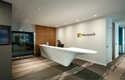Press kit | 1152-05 - Press release | Vaporous atmosphere and dynamic punctuations for Microsoft - LumiGroup - Commercial Architecture - Aurora trimless reflector from Dasal Lighting - Photo credit: Lee Work Studio