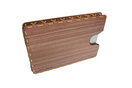 Press kit | 884-03 - Press release | Projet HEC édition 2013 - École de design industriel de l’Université de Montréal - Event + Exhibition - NUT SHELL – Protecteur pour tous les laptops Macintosh 13’’.  Intérieur feutré S.V.P. / Protective sleeve for 13” Macbooks. Felt interior for added peace of mind.Gagnon, ElizabethGauthier-Girard, FrancisSoucy, Claude - Photo credit: Francis Gauthier-Girard et Claude Soucy
