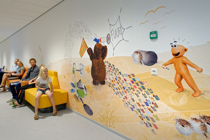 Press kit | 1997-01 - Press release | Tinker imagineers overall winner of SBID International Design Awards 2015 with its experience design for the Juliana Children’s Hospital - Tinker imagineers - Commercial Interior Design - Waiting Area, Yellow Zone&nbsp; - Photo credit: Wim Verbeek