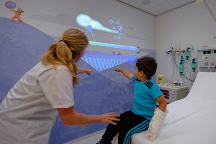 Press kit | 1997-01 - Press release | Tinker imagineers overall winner of SBID International Design Awards 2015 with its experience design for the Juliana Children’s Hospital - Tinker imagineers - Commercial Interior Design - Animated Video Projections Treatment Room - Photo credit: Wim Verbeek&nbsp;