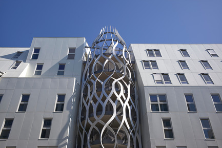 Dossier de presse | 898-07 - Communiqué de presse | Rive Seine _ Macro Lot A5 - Tetrarc - Architecture résidentielle - facade principale<br> - Crédit photo :  Stéphane Chalmeau 