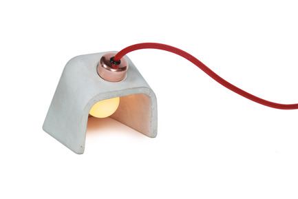 Press kit | 884-03 - Press release | Projet HEC édition 2013 - École de design industriel de l’Université de Montréal - Event + Exhibition - CLUSEAU – Une lampe en béton Ductal® qui aime se faire basculer. / A topsy-turvy lamp made of Ductal concrete.Vu-Truong, RenéGélinas, AlexandraVernier, Etienne - Photo credit: Francis Gauthier-Girard et Claude Soucy
