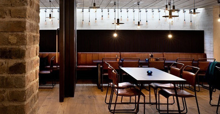 Dossier de presse | 1124-07 - Communiqué de presse | Winners Announced - World Interiors News - Design d’intérieur commercial -  WINNER - LEISURE OR ENTERTAINMENT VENUES<br>THE EVERYMAN THEATRE<br>by Haworth Tompkins with Citizens Design Bureau, United Kingdom<br>‘A space that encourages social interaction while the structure, materials and finishes play a supporting role – tasteful and robust.’  - Crédit photo : &nbsp;Haworth Tompkins with Citizens Design Bureau