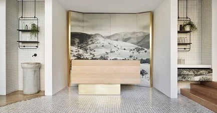 Dossier de presse | 1124-07 - Communiqué de presse | Winners Announced - World Interiors News - Design d’intérieur commercial -  WINNER - RESTAURANTS<br>THE KETTLE BLACK<br>by Studio You Me, Australia<br>‘Here is a great example of less is more to create a dynamic design and the bold use of colour, artwork, texture and lighting still create an inspiring approach with a simple pared back palate of colour and material.’  - Crédit photo : Studio You Me